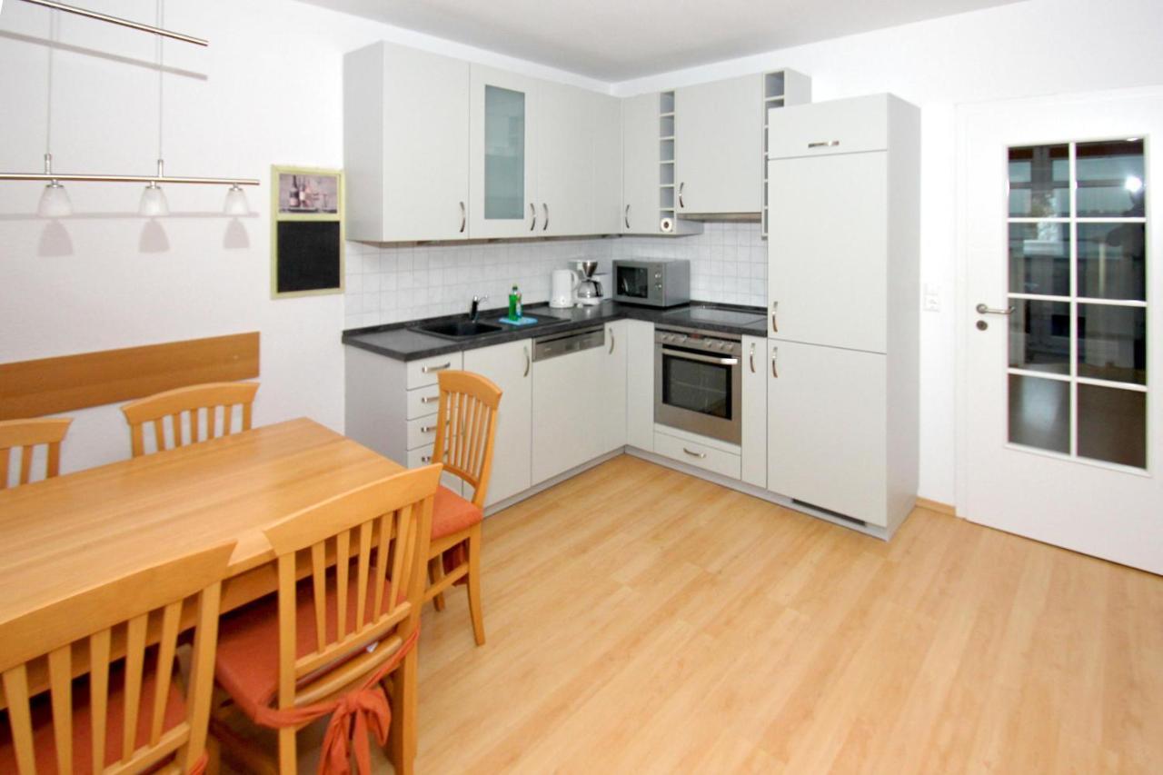 Hafennahe Ferienwohnung Mit Balkon Und Meerblick - Hafenhaeuser Wiek Wohnung 13 Wiek auf Rügen Eksteriør bilde